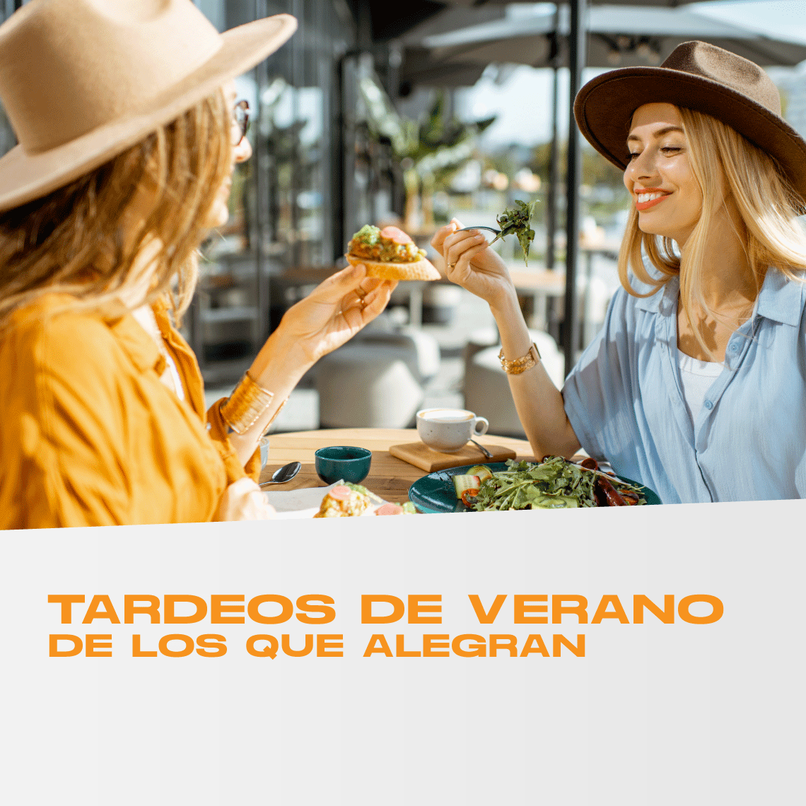 chicas tomando algo 