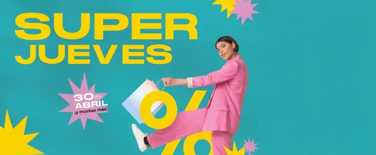 Super Jueves mujer llevando bolsas de compra con descuentos